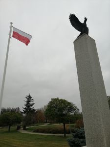 Maszt z flagą RP z projektu „Pod Biało-Czerwoną”