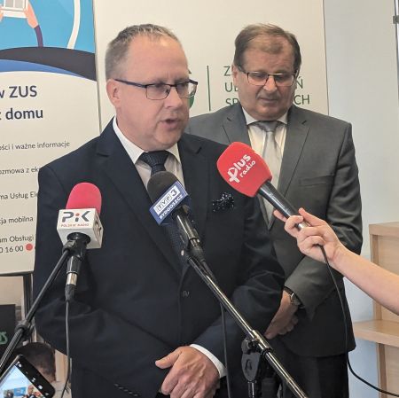 na zdjęciu Mariusz Jaroniewski- dyrektor oddziału ZUS w Bydgoszczy i Tomasz Maruszewski-Zastępca Prezesa Zarządu PFRON ds...