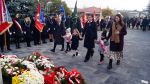 Złożenie kwiatów pod pomnikiem przez Niepubliczne przedszkole "Słoneczko"