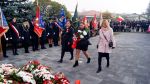 Złożenie kwiatów pod pomnikiem przez Technikium i Branżowa Szkoła I stopnia im. Mikołaja Kopernika z Czernikowa