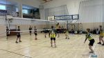 Uczniowie z SP Czernikowo grający przeciwko uczniom z SP Osówka zdjęcie 1