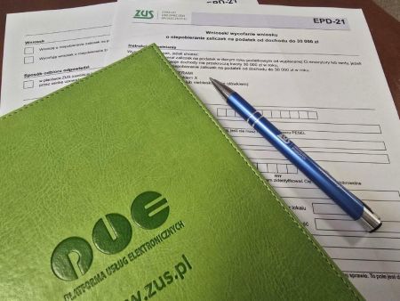 Notes, długopis oraz wniosek EPD-21
