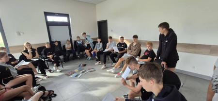 Klub młodzieżowy Młodych odkrywców w Makowiskach