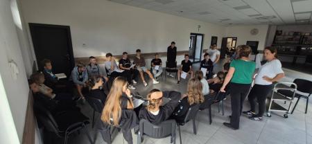 Klub młodzieżowy Młodych odkrywców w Makowiskach
