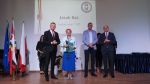 Uroczystość rozdania stypendiów za wyniki w nauce i inne osiągnięcia w roku szkolnym 2024/2025 zdjęcie 109