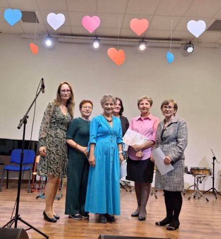 Wspólne zdjęcie Koncert z okazji Dnia Mamy i Dziecka