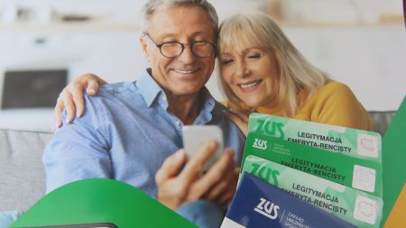 Starsza Pani i Pan, dodatkowo legitymacja emeryta-rencisty na zdjęciu