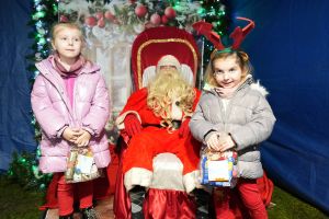 Świąteczne atrakcje w czernikowskim Parku 700-lecia zdjęcie 94
