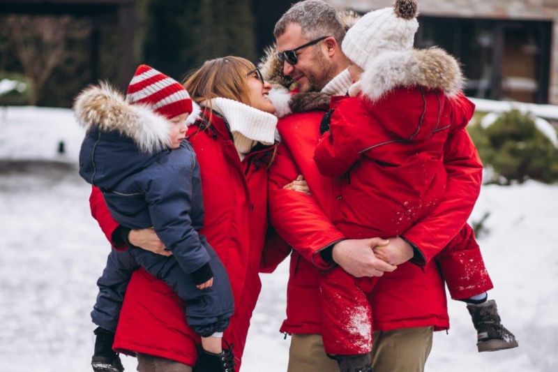 Rodzice z dwojgiem dzieci