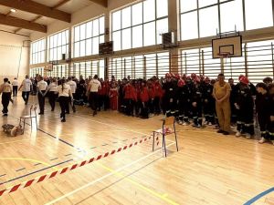 IV Gminne Halowe Zawody Młodzieżowych Drużyn Pożarniczych w Czernikowie zdjęcie 4