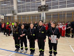 IV Gminne Halowe Zawody Młodzieżowych Drużyn Pożarniczych w Czernikowie zdjęcie 8