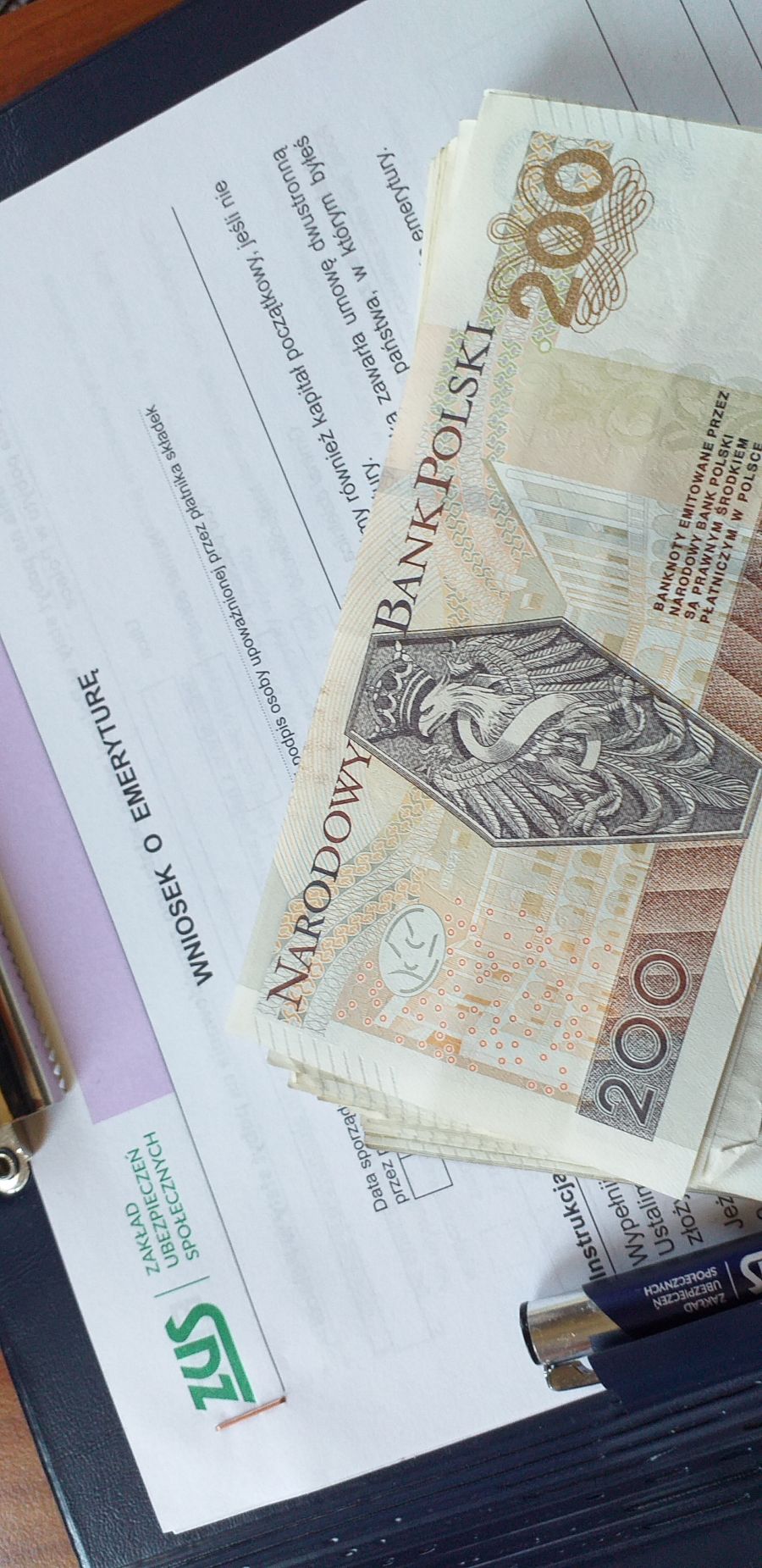 Banknoty oraz wniosek o emeryturę
