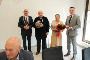 Uroczystość wręczenia „Medali za Długoletnie Pożycie Małżeńskie” zdjęcie 9