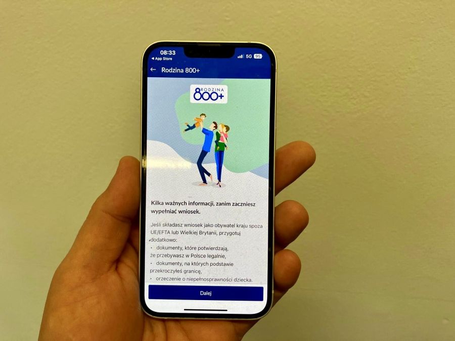 smartfon z grafiką rodzina 800+