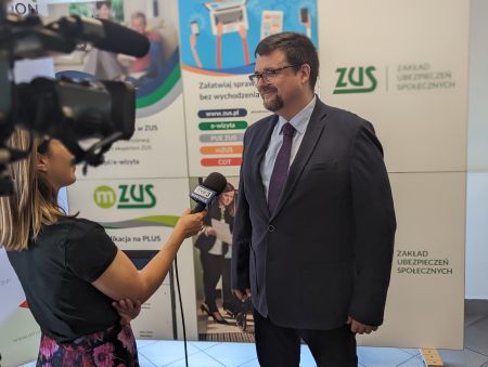 na zdjęciu Krzysztof Czechowski – koordynator ds. dostępności w Centrali Zakładu Ubezpieczeń Społecznych