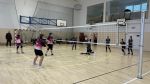 Uczennice SP Czernikowo grające przeciwko uczennicą z SP Osówka zdjęcie 2