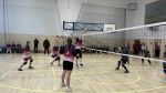 Uczennice SP Czernikowo grające przeciwko uczennicą z SP Osówka zdjęcie 4