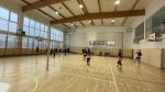 Uczennice SP Czernikowo grające przeciwko uczennicą z SP Mazowsze zdjęcie 1