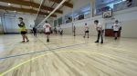 Uczniowie z SP Czernikowo grający przeciwko uczniom z SP Steklin zdjęcie 1