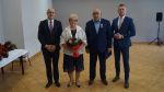 Wspólne zdjęcie drugiej pary z Wójtem i Przewodniczącym Rady Gminy