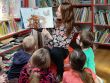 Przedszkolaki z Przedszkola Publicznego w Czernikowie w Gminnej Bibliotece Publicznej zdjęcie 1