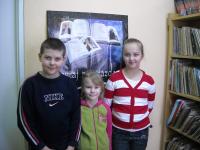 Najlepszy czytelnik- Julia Wasilewska z kl.III,Kamil Oswald, Marita Janowska w roku szkolnym 2009/2010