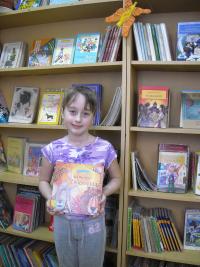 Najlepszy czytelnik Sandra Grąbczewska z kl. II w roku szkolnym 2010/2011