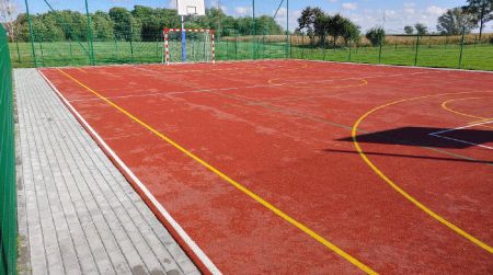 Wielofunkcyjne boisko sportowe przy SP w Makowiskach